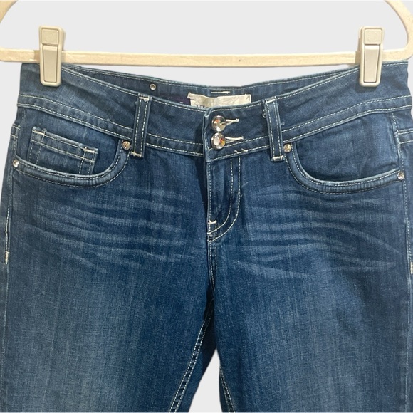 Vigoss Fit Distressed Jeweled Capri Jean Waist 30 - Picture 3 of 10